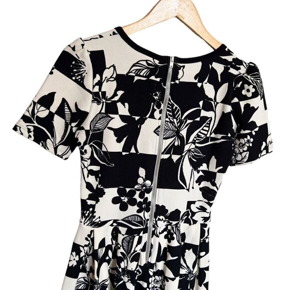 LuLaRoe Unicorn Dipped Floral Amelia Dress Size Small - Picture 5 of 7